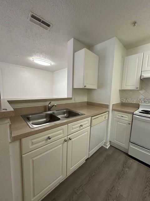 Foto del edificio - 18001 Richmond Pl Dr