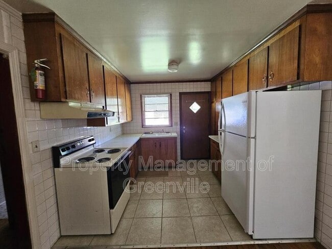Building Photo - 9 Eisenhower Dr