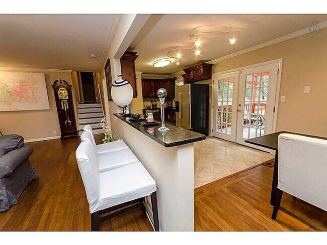 Building Photo - 1283 June Dr