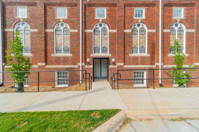 Foto del edificio - 201 Grandin Rd