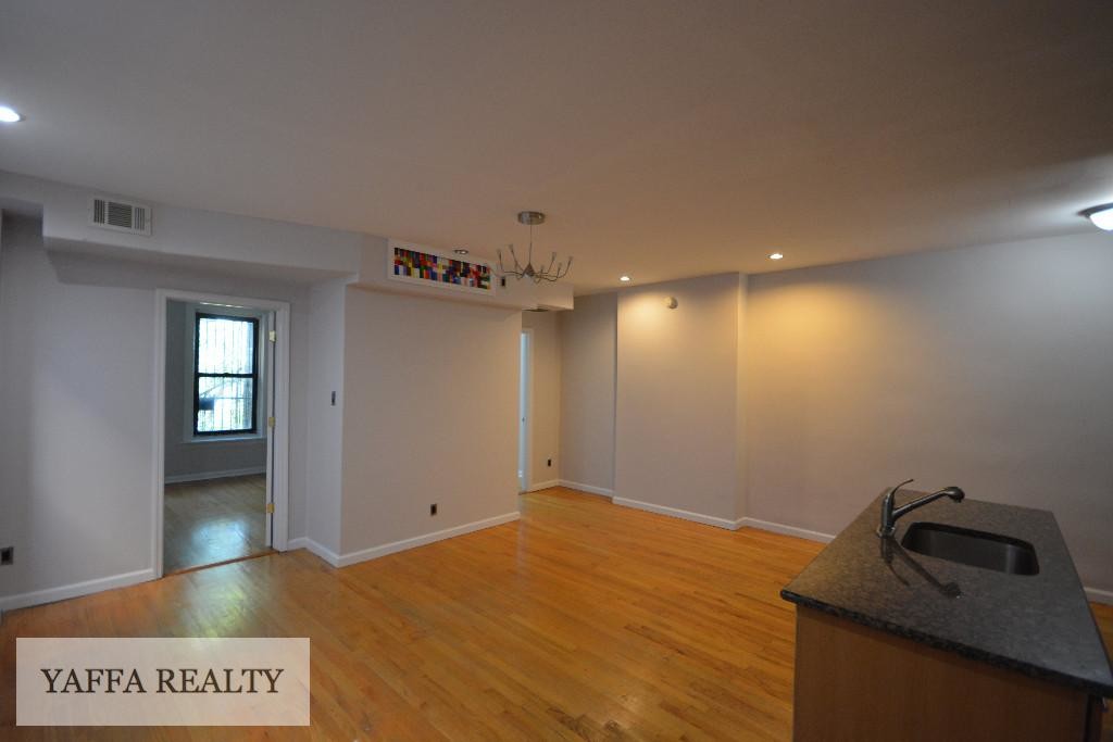 Foto principal - 382 Montgomery St