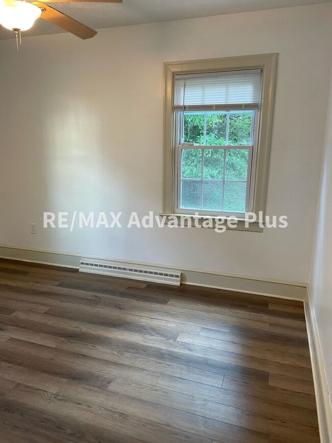 Building Photo - 3 Bedroom 2 Bath in Farmville!
