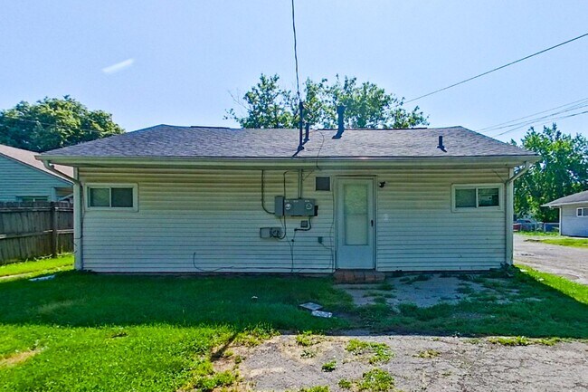 Building Photo - 869-871 Derrer Rd