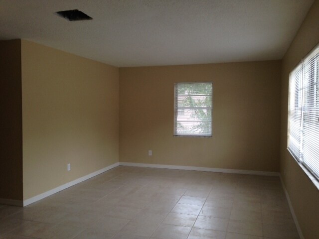 Building Photo - 3715 E IDLEWILD AVE TAMPA, FL 33610