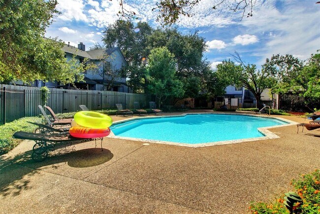 Foto del edificio - 1411 Gracy Farms Ln