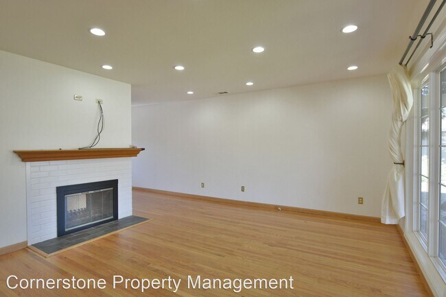 Foto del edificio - 3 br, 2 bath House - 4822 McCoy Ave