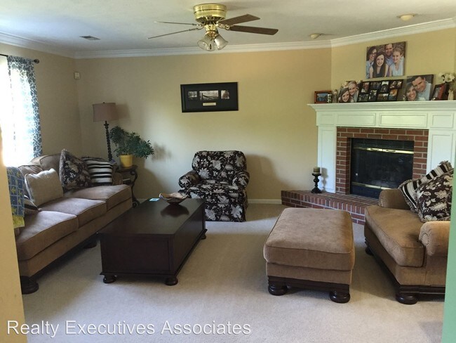 Building Photo - 9221 Countryway Dr