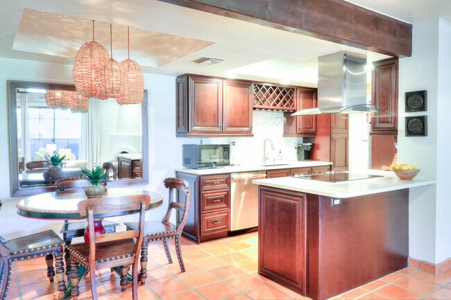 Building Photo - 7557 N Dreamy Draw Dr