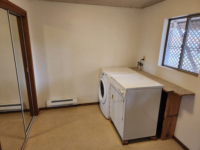 Foto del edificio - 17923 Sunset Rd