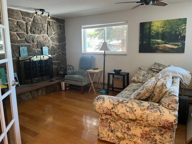 Building Photo - 2240 Hillsdale Cir