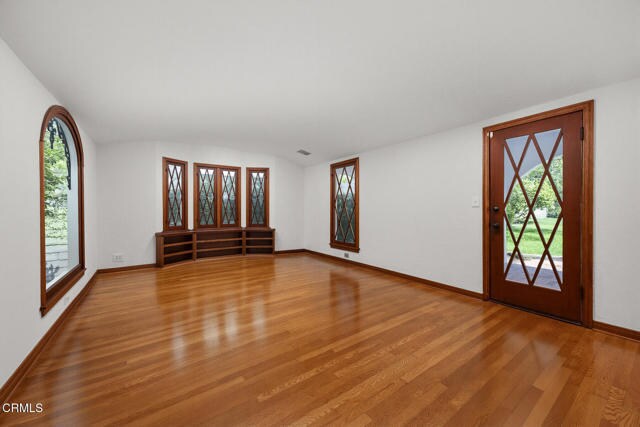 Foto del edificio - 900 E Glenoaks Blvd