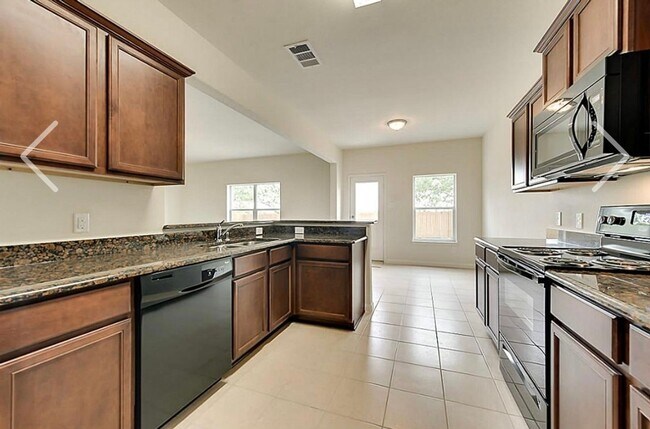 Building Photo - Stunning 4BR House in Highlands