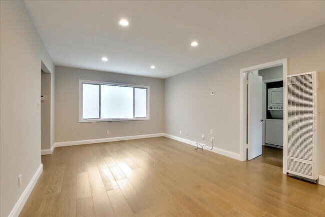 Foto del edificio - 827 Bay St