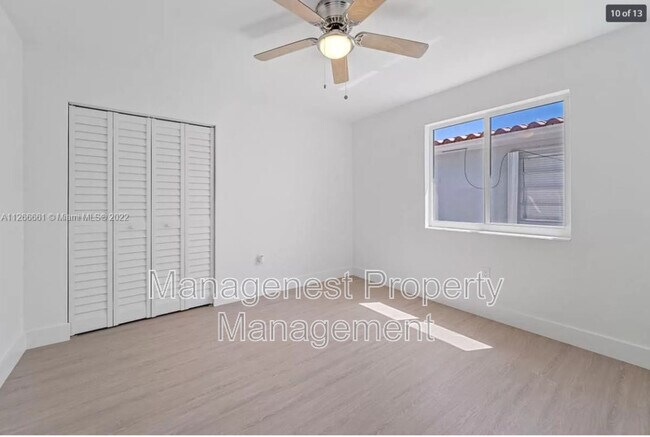 Foto del edificio - 3149 SW 24th St