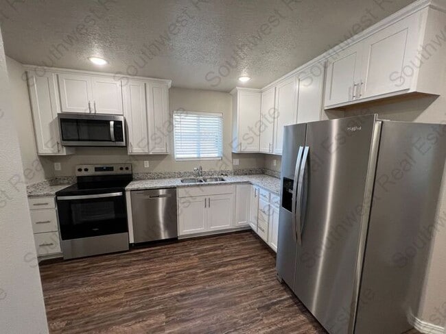Building Photo - Brand new 2 bedroom 2 bath duplex