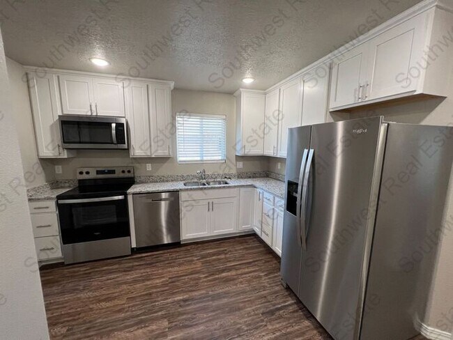 Foto del edificio - Brand new 2 bedroom 2 bath duplex