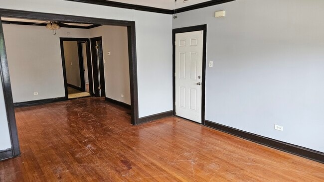 Building Photo - 7146 S Racine Ave