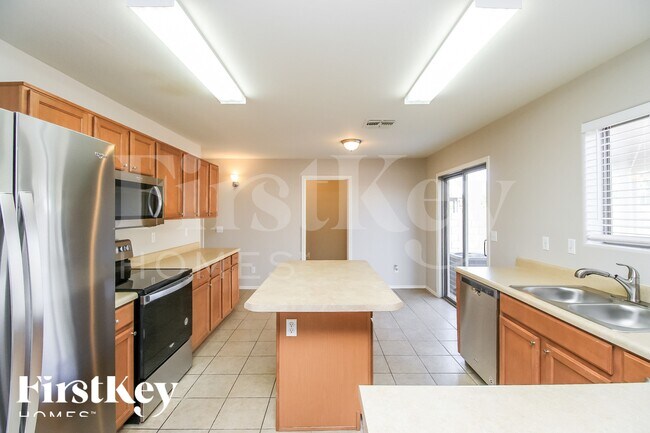 Foto del edificio - 1858 E Omega Dr