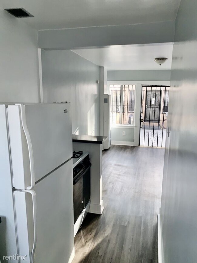 Building Photo - 1 br, 1 bath  - 1241 1/4 E 64th St