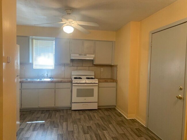 Building Photo - 2/2 New Smyrna Mainland