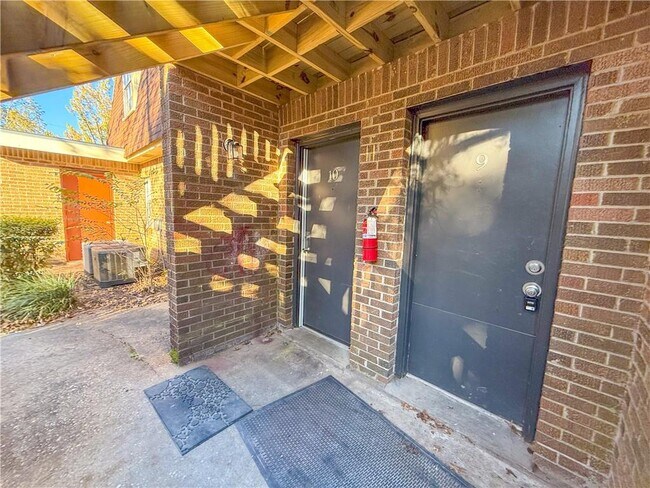 Building Photo - 1459 Morlee Dr S
