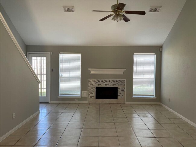 Building Photo - 3614 Villa Glen Dr