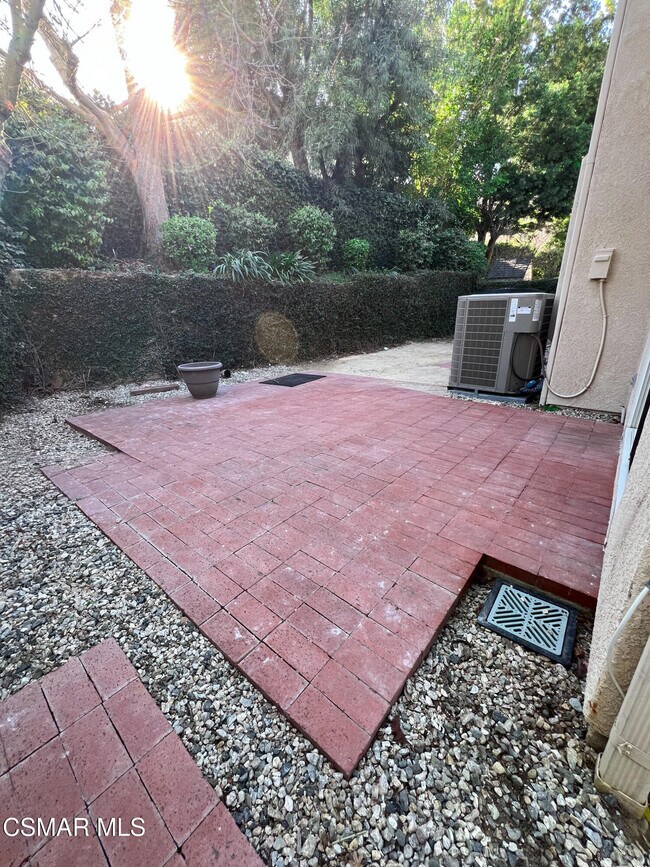 Foto del edificio - 4783 Rhapsody Dr