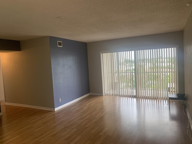 Foto del edificio - 505 Spencer 410 Dr