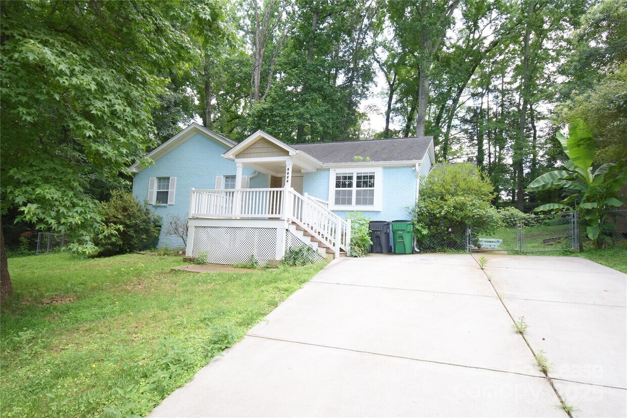 Primary Photo - 6628 Cool Water Ct