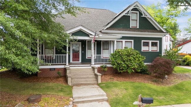Building Photo - Stunning 4 Bedroom in Downtown Greensboro ...