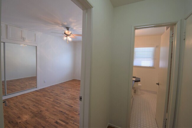 Foto del edificio - 5220-26 Radford Avenue