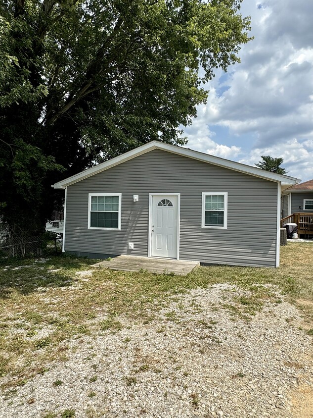 Primary Photo - 421 1/2 Rosemont Ave