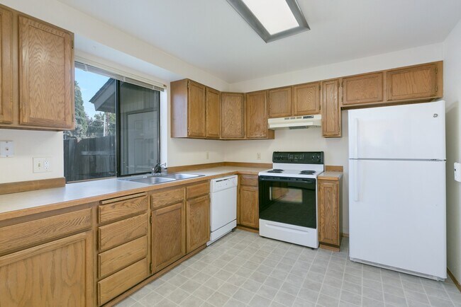 Building Photo - 3201 / 3203 Vincenta Drive