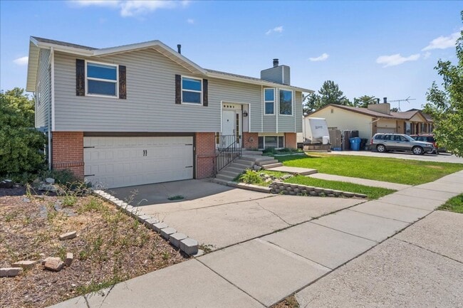 Building Photo - Quiet 4 Bedroom 2.5 Bath Taylorsville Home