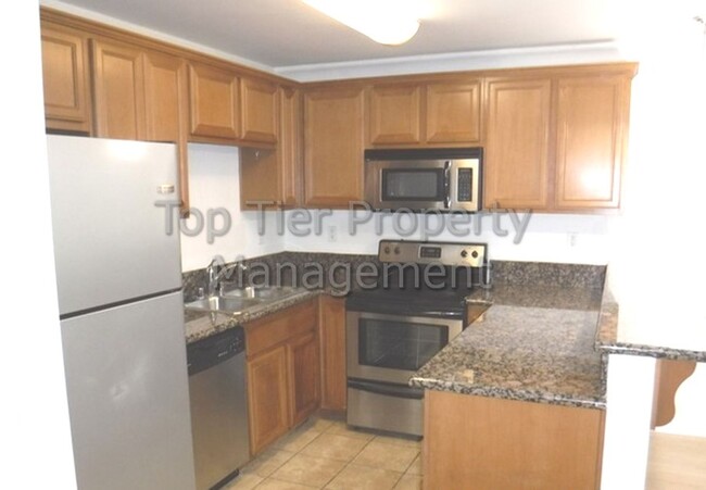 Foto del edificio - **Beautiful 1 bed / 1 bath Condo - Lots of...