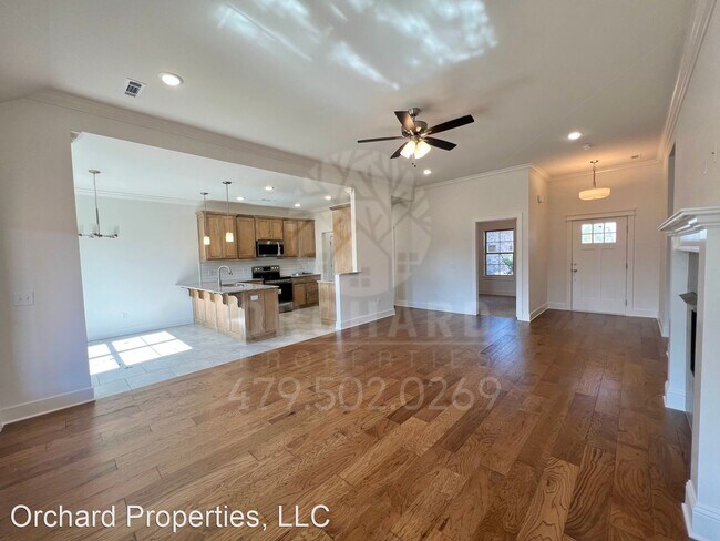 Foto del edificio - 4 br, 2 bath House - 963 Sugar Pine St.