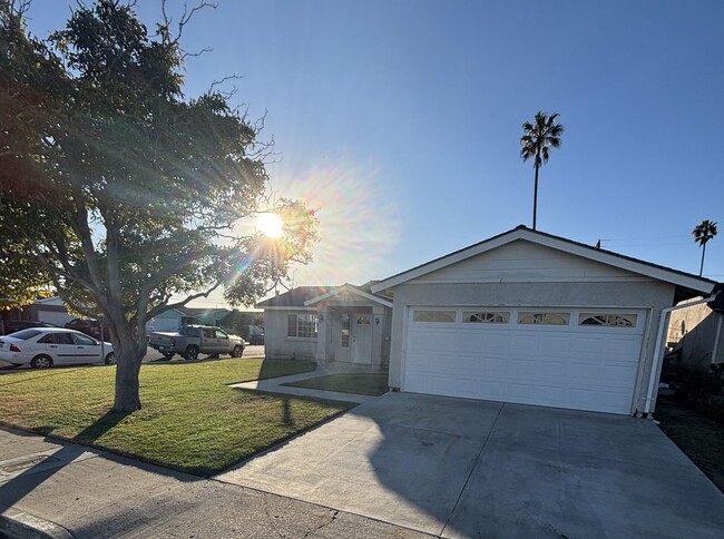 Building Photo - Beautiful 3-Bedroom Home with Extra Space ...