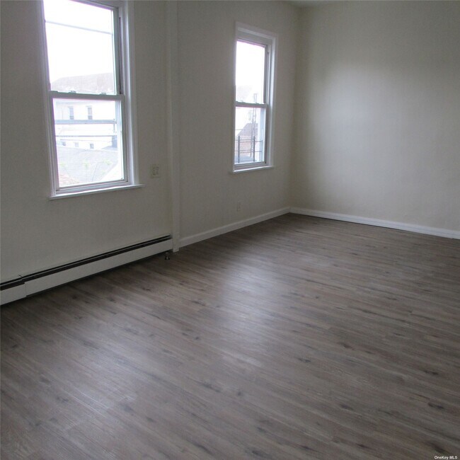 Foto del edificio - 93-15 202nd St