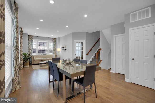 Building Photo - 42598 Chisholm Dr