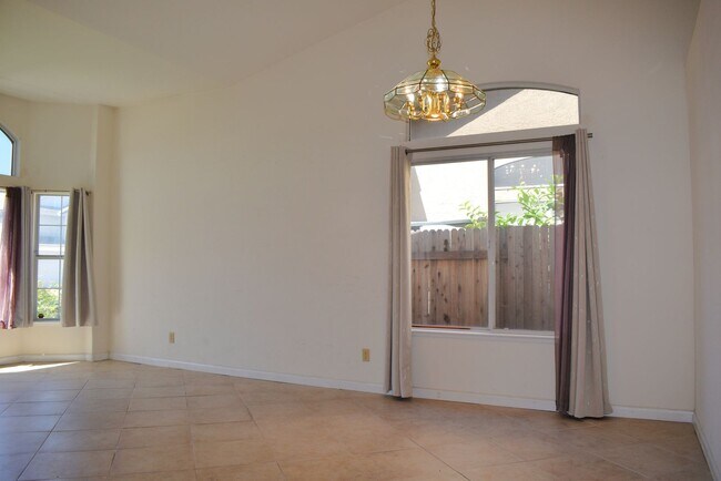 Foto del edificio - Resident Benefit Package Property