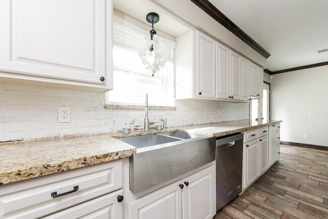 Foto del edificio - 1709 Richardson St