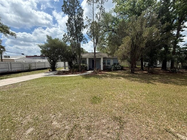 Building Photo - 5305 E Whiteway Dr