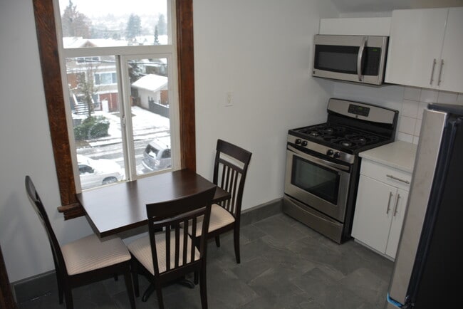 Building Photo - 3555 5th Av W
