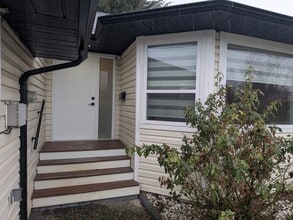 Building Photo - 7580 Sapphire Dr