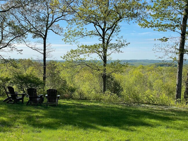 Foto del edificio - 170 Rabbit Hill Rd