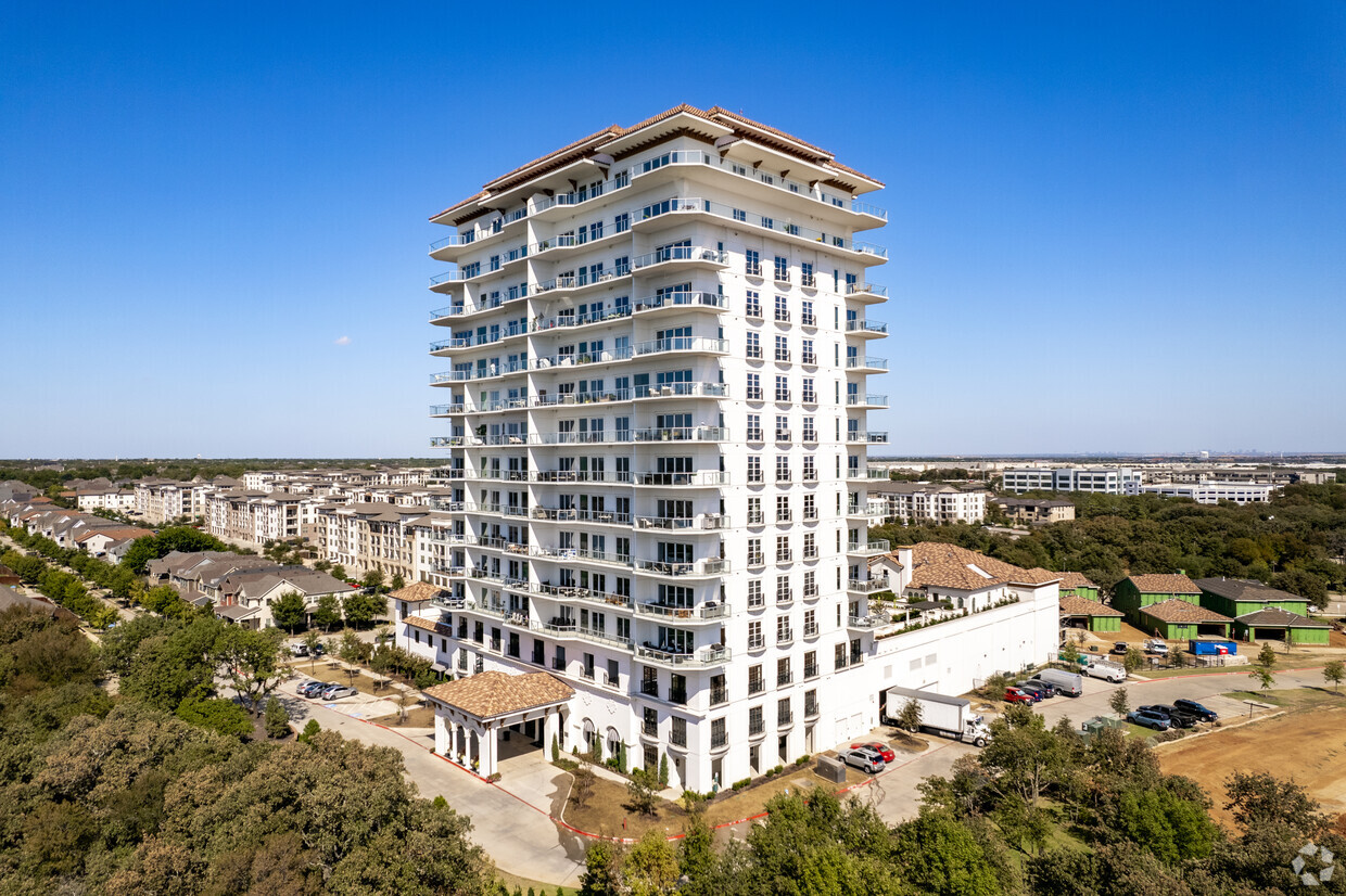 Primary Photo - Lakeside Tower