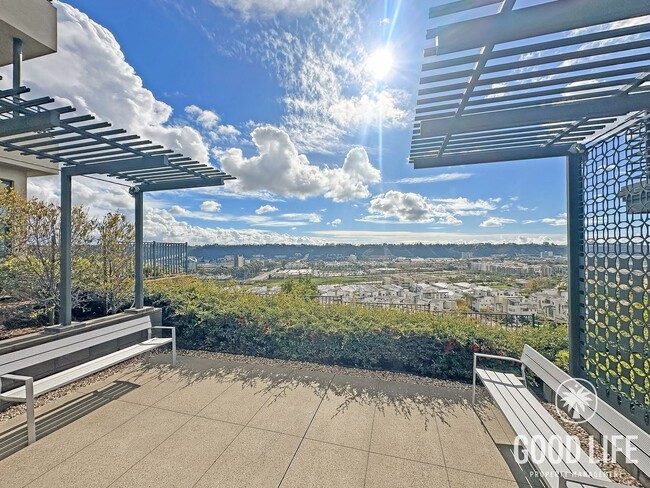 Building Photo - Beautiful 3B/3BA w/ 2 Car Garage, Washer/Dryer and Private Patio!