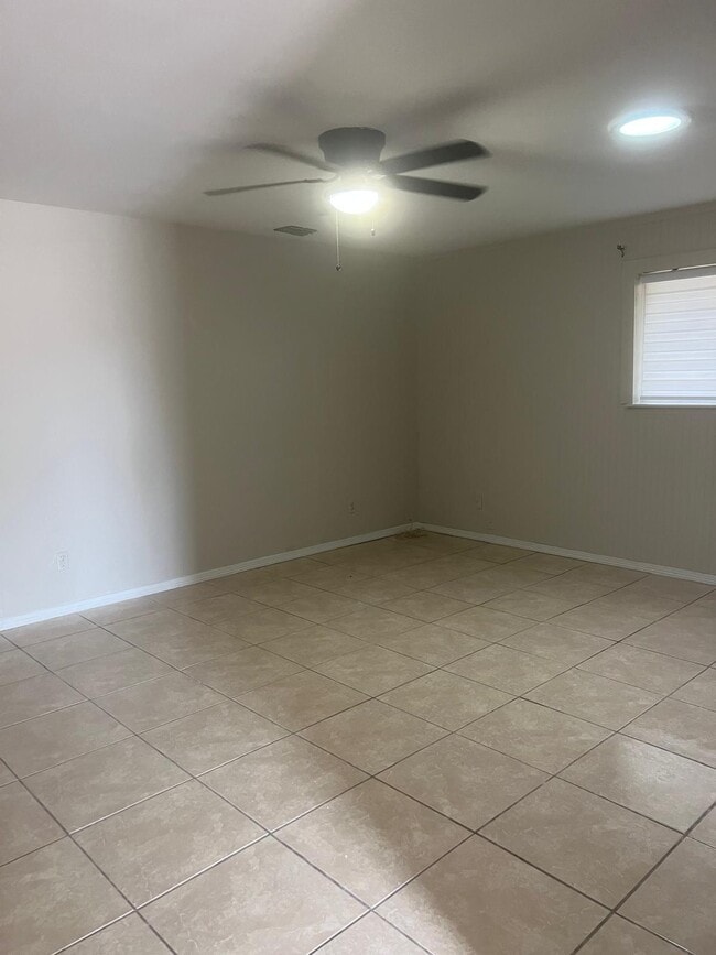 Building Photo - 1703 Iowa St
