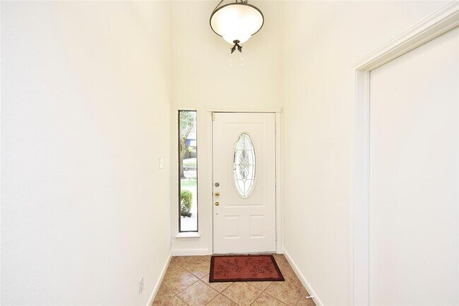 Foto del edificio - 2035 Shorewood Ln