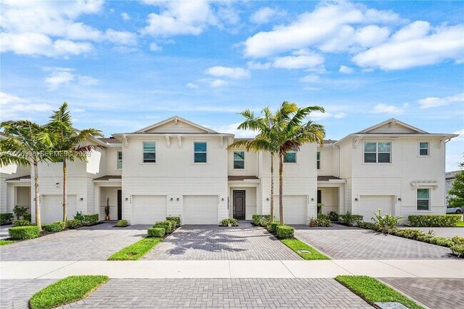 Building Photo - 4612 Hollister Ave